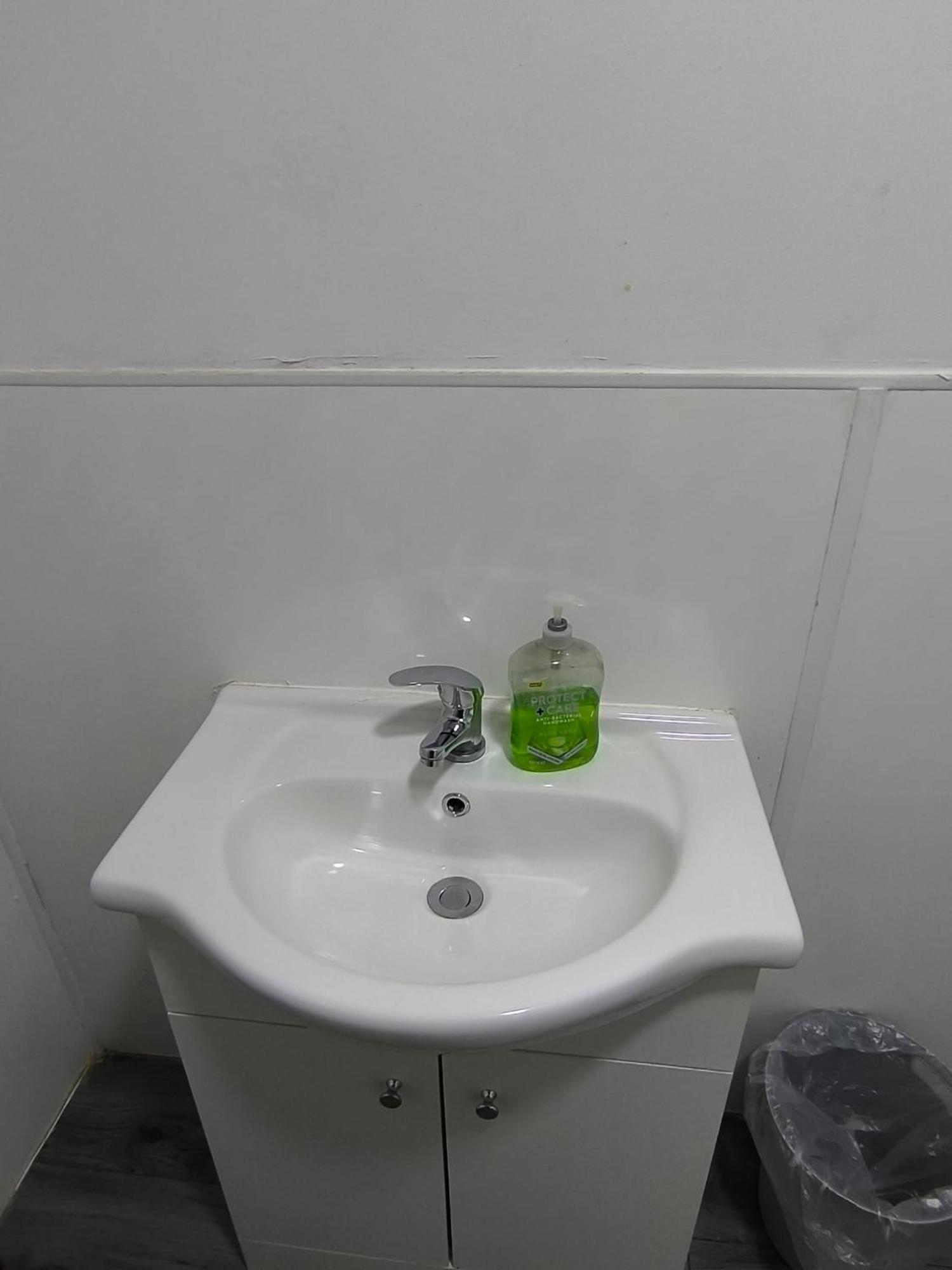 Spacious Full Home - Perfect For Families & Groups 奥尔德伯里 外观 照片