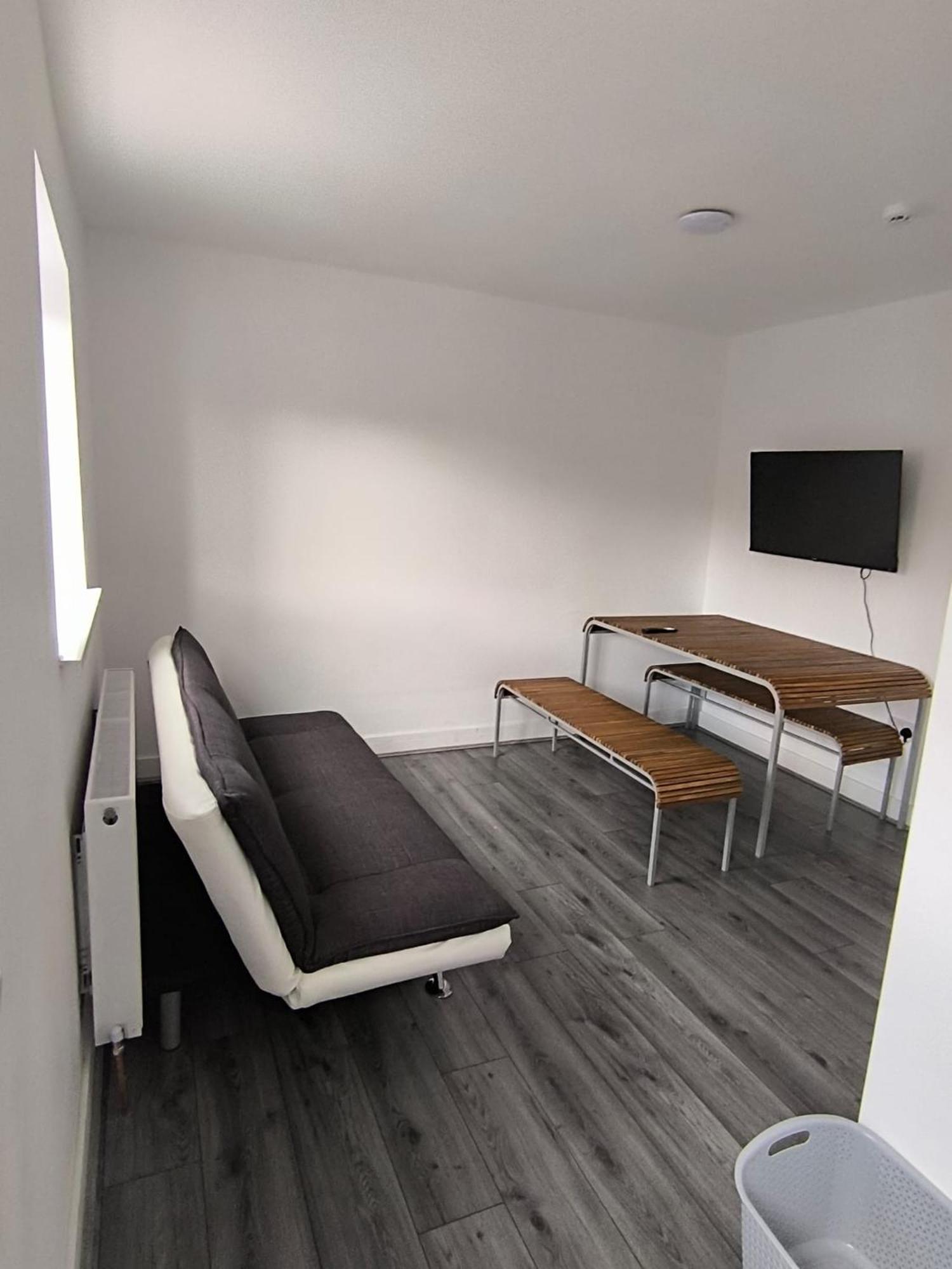 Spacious Full Home - Perfect For Families & Groups 奥尔德伯里 外观 照片